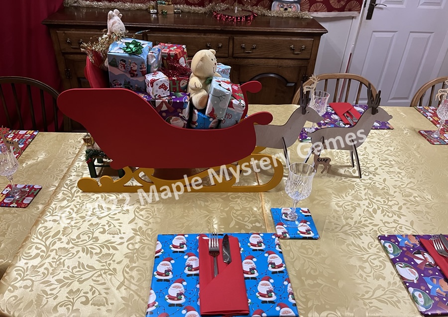 Dining table decorated for Chirstmas party