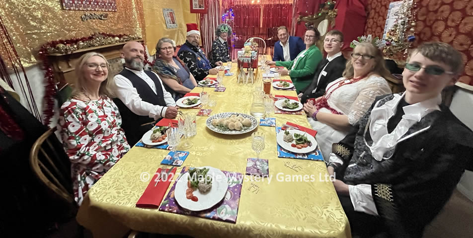 https://maplemysterygames.com/wp-content/uploads/christmas-murder-mystery-party-dinner-table.jpg