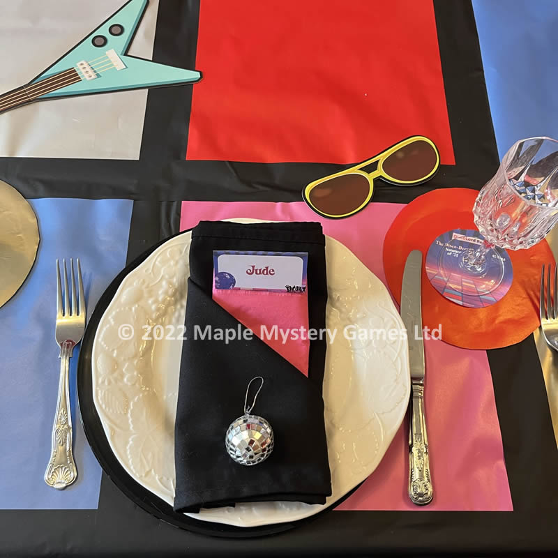 Groovy table place setting decor